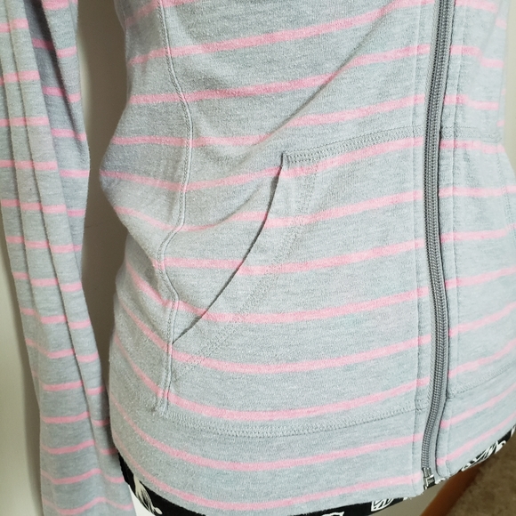 Under Armour zip up - Picture 9 of 13